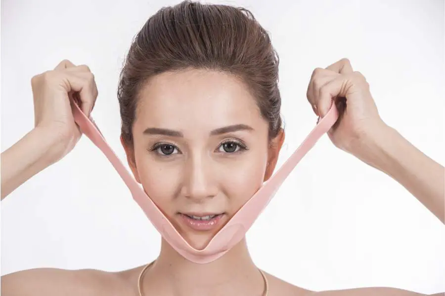 Balancing Comfort and Effectiveness of the Chin Strap Balancing Comfort and Effectiveness of the Chin Strap