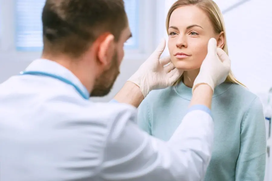 Difference Between Plastic and Cosmetic Surgeon Difference Between Plastic and Cosmetic Surgeon